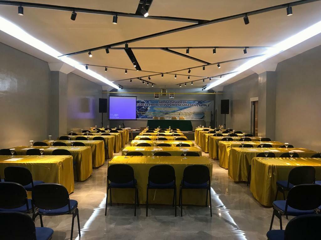 Heavenly Land Family Hotel 巨港 外观 照片